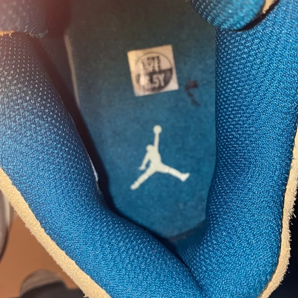 Brand New//Great condition.  6.5Y Size 🔥 original packaging including sticker